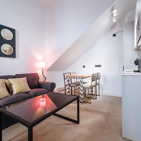 Apartamentos Montevideo 6 Sewilla Zewnętrze zdjęcie