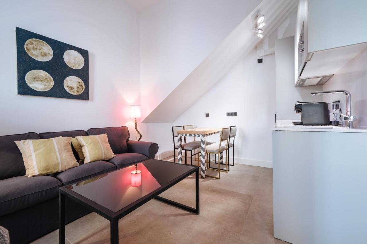 Apartamentos Montevideo 6 Sewilla Zewnętrze zdjęcie