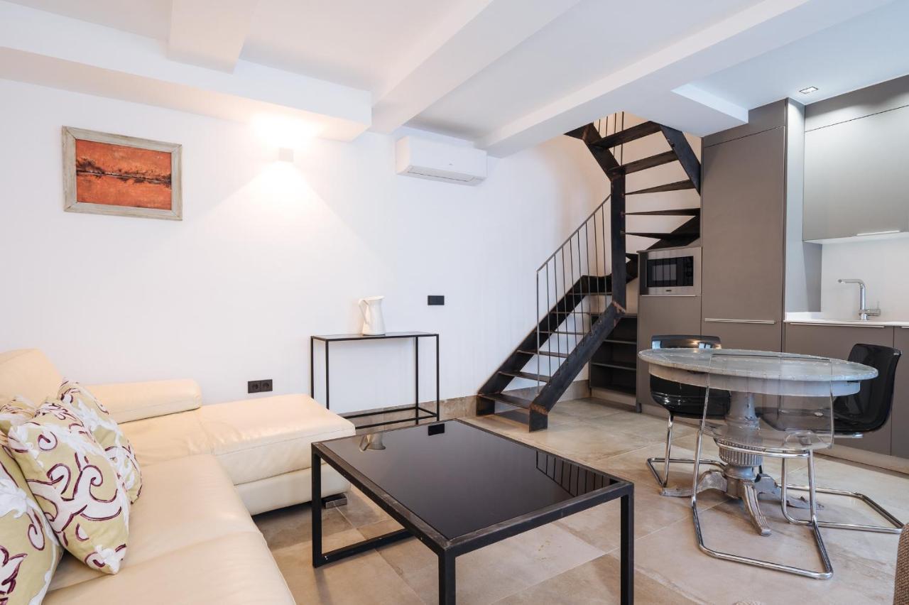 Apartamentos Montevideo 6 Sewilla Zewnętrze zdjęcie