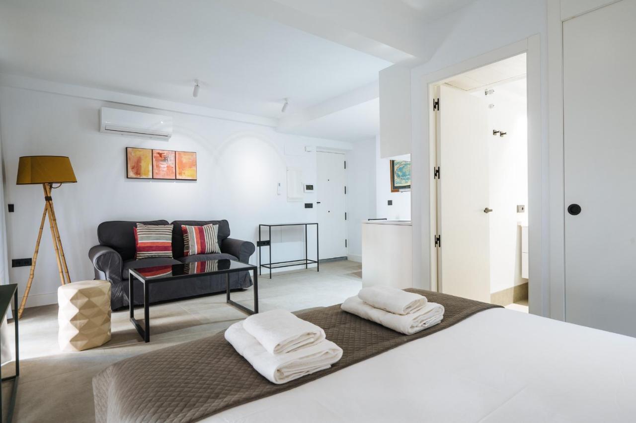 Apartamentos Montevideo 6 Sewilla Zewnętrze zdjęcie